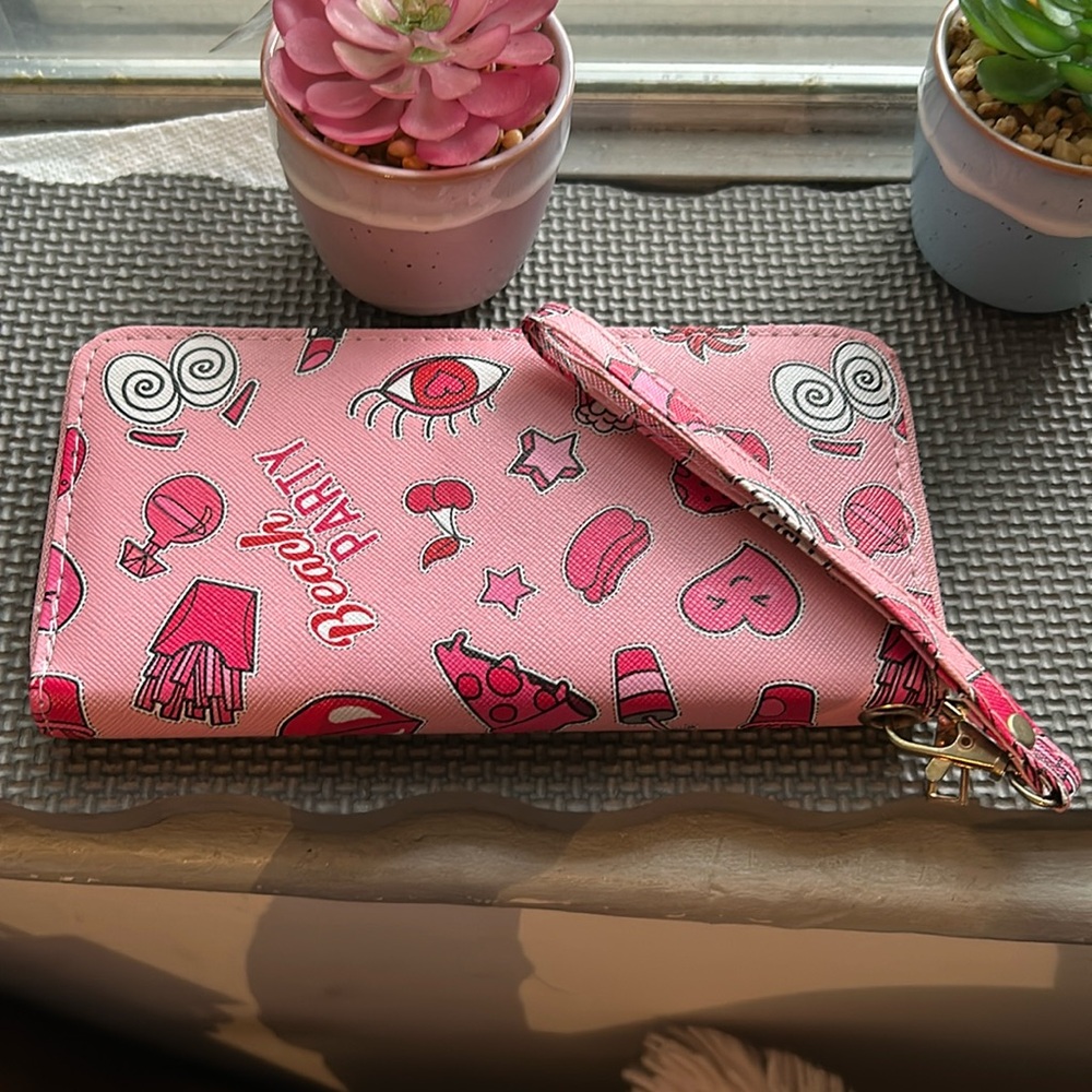 Woman’s Clutch Style Wallet
